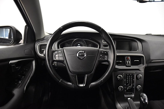 Volvo V40 2 of 18