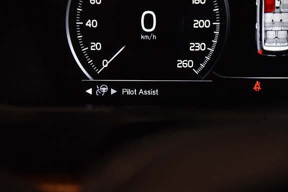 Volvo XC90 26 of 30