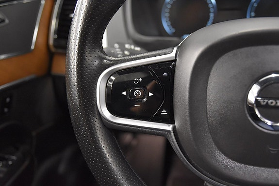 Volvo XC90 10 of 30