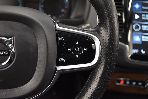 Volvo XC90 11 of 30