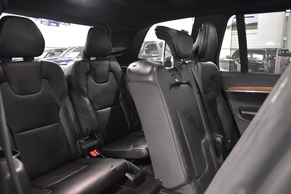 Volvo XC90 15 of 30