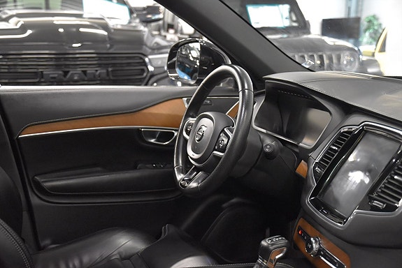 Volvo XC90 8 of 30