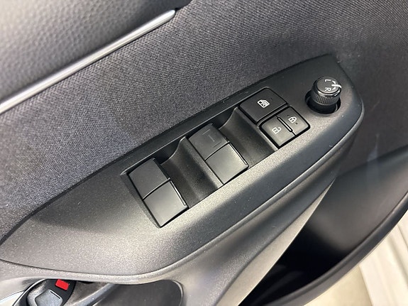 Toyota Yaris 14 of 16