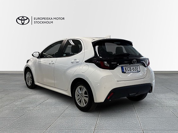 Toyota Yaris 2 of 16
