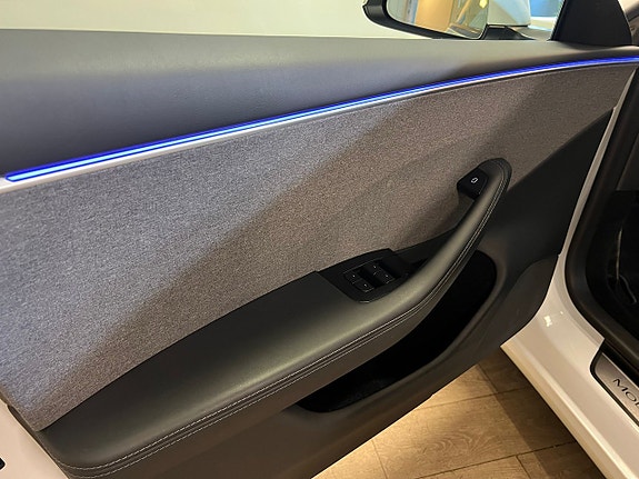 Tesla Model 3 20 of 22