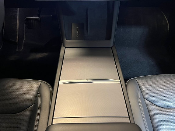 Tesla Model 3 17 of 22