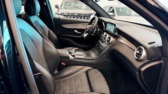 Mercedes-Benz GLC300 de 9 of 22