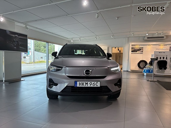Volvo EX40 2 of 16