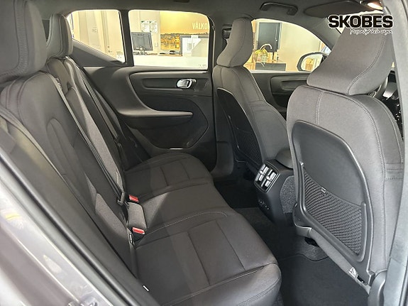 Volvo EX40 9 of 16