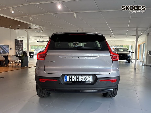 Volvo EX40 5 of 16