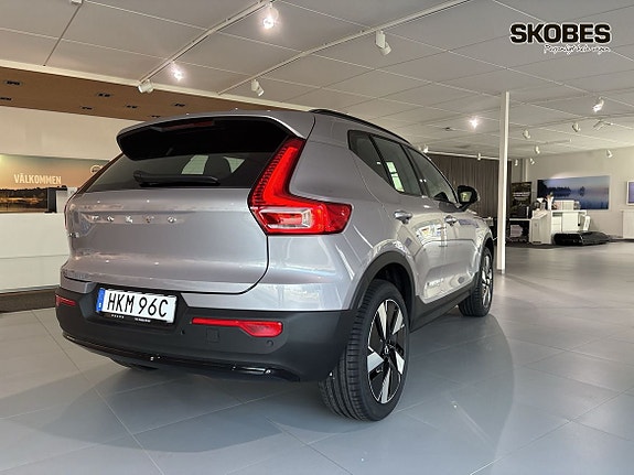 Volvo EX40 6 of 16