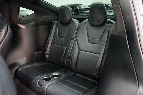 Tesla Model X 14 of 19