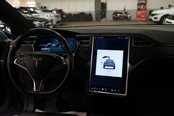 Tesla Model X 9 of 19