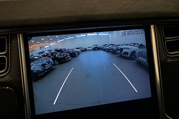 Tesla Model X 15 of 19