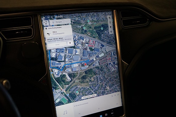 Tesla Model X 16 of 19