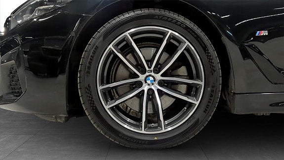 BMW 520 9 of 12
