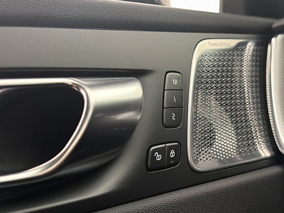 Volvo XC60 12 of 30