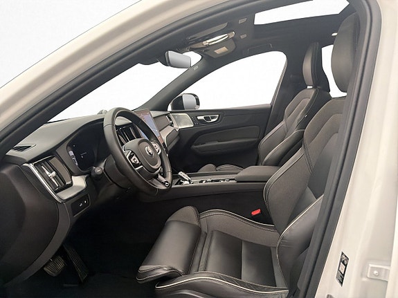 Volvo XC60 13 of 30