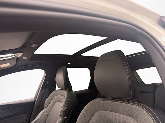 Volvo XC60 14 of 30