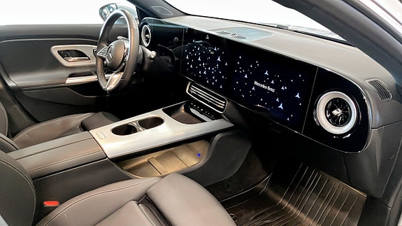 Mercedes-Benz CLA200 3 of 8