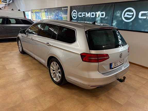 Volkswagen Passat 5 of 19