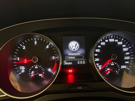 Volkswagen Passat 8 of 19