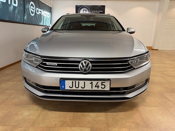 Volkswagen Passat 2 of 19