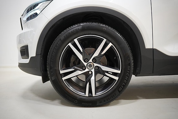 Volvo XC40 3 of 26