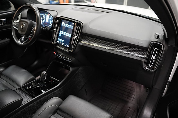 Volvo XC40 11 of 26