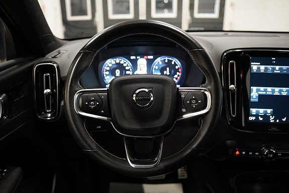 Volvo XC40 14 of 26
