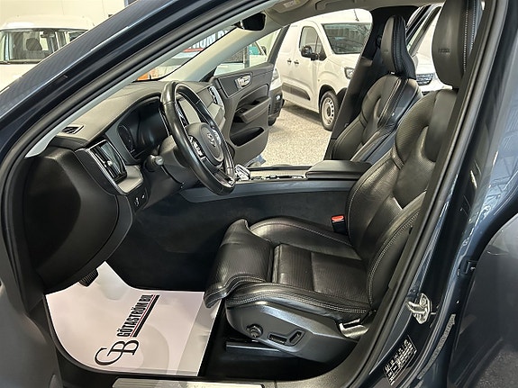 Volvo XC60 10 of 27
