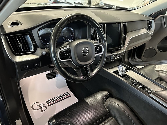 Volvo XC60 11 of 27