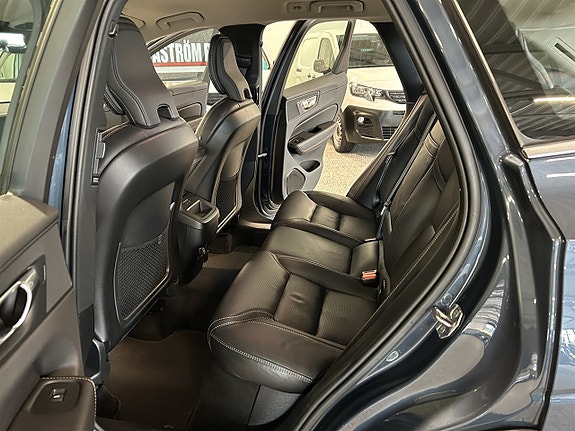 Volvo XC60 13 of 27