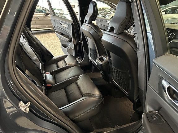 Volvo XC60 17 of 27
