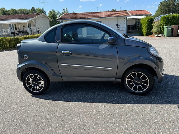 Microcar F8C 2 of 6
