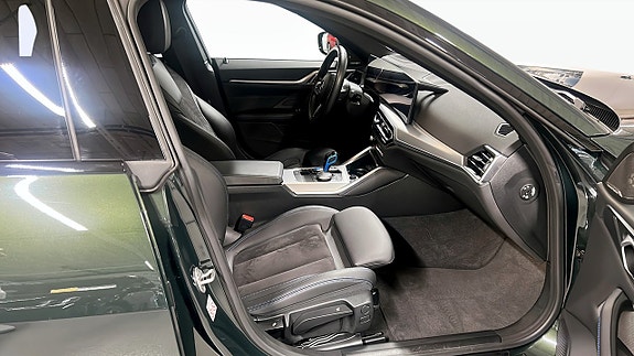 BMW i4 3 of 9