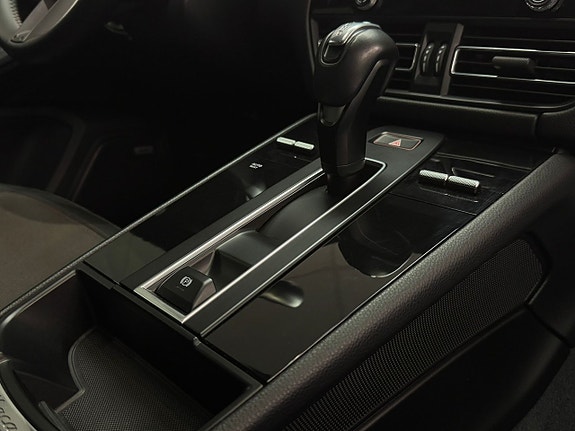 Porsche Macan 12 of 20