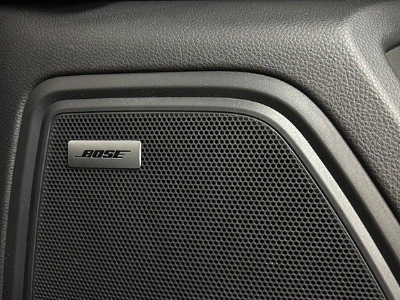 Porsche Macan 16 of 20