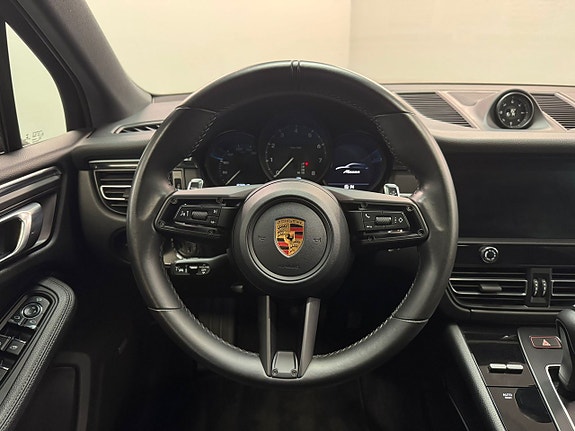 Porsche Macan 10 of 20