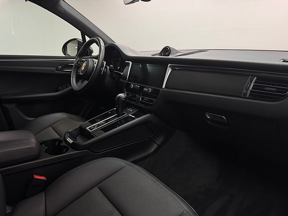 Porsche Macan 18 of 20