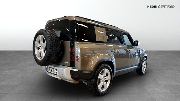 Land Rover Defender 110 4 of 23