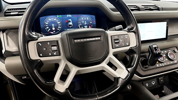 Land Rover Defender 110 14 of 23
