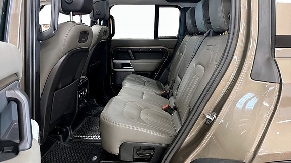 Land Rover Defender 110 11 of 23