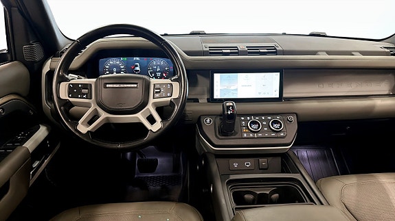 Land Rover Defender 110 16 of 23