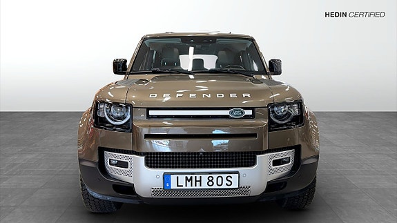 Land Rover Defender 110 2 of 23