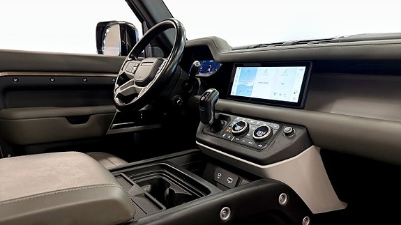 Land Rover Defender 110 17 of 23