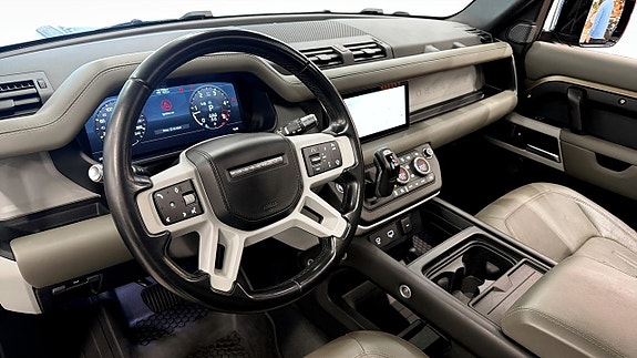 Land Rover Defender 110 15 of 23