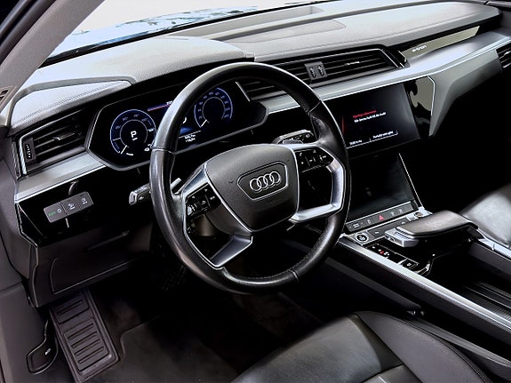 Audi e-tron 16 of 20