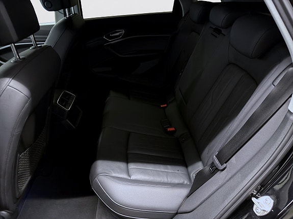 Audi e-tron 11 of 20