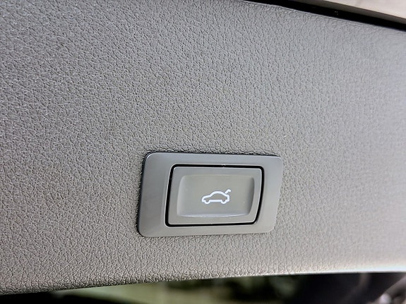 Audi e-tron 10 of 20